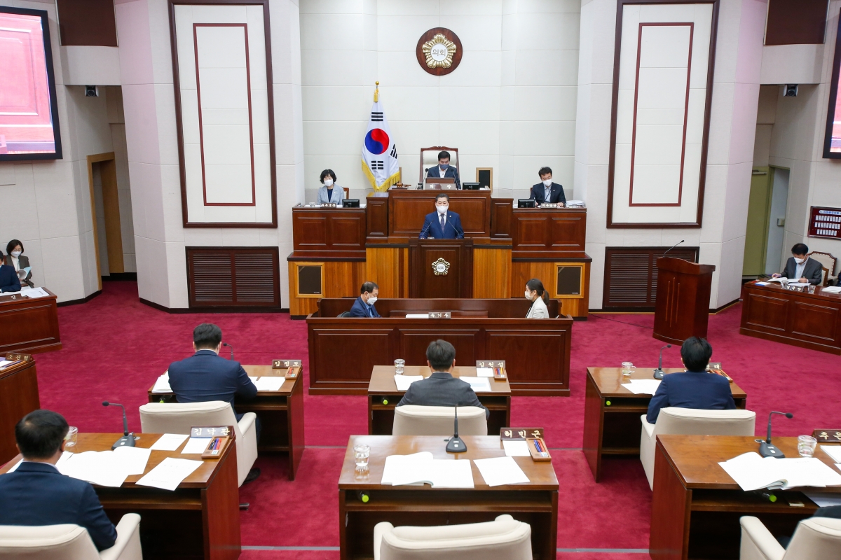 20220923-060[_P7U3581-제261회 제1차 정례회 제2차 본회의시 박세채 산업건설위원장 2022년도 행정사무감사 결과보고.JPG