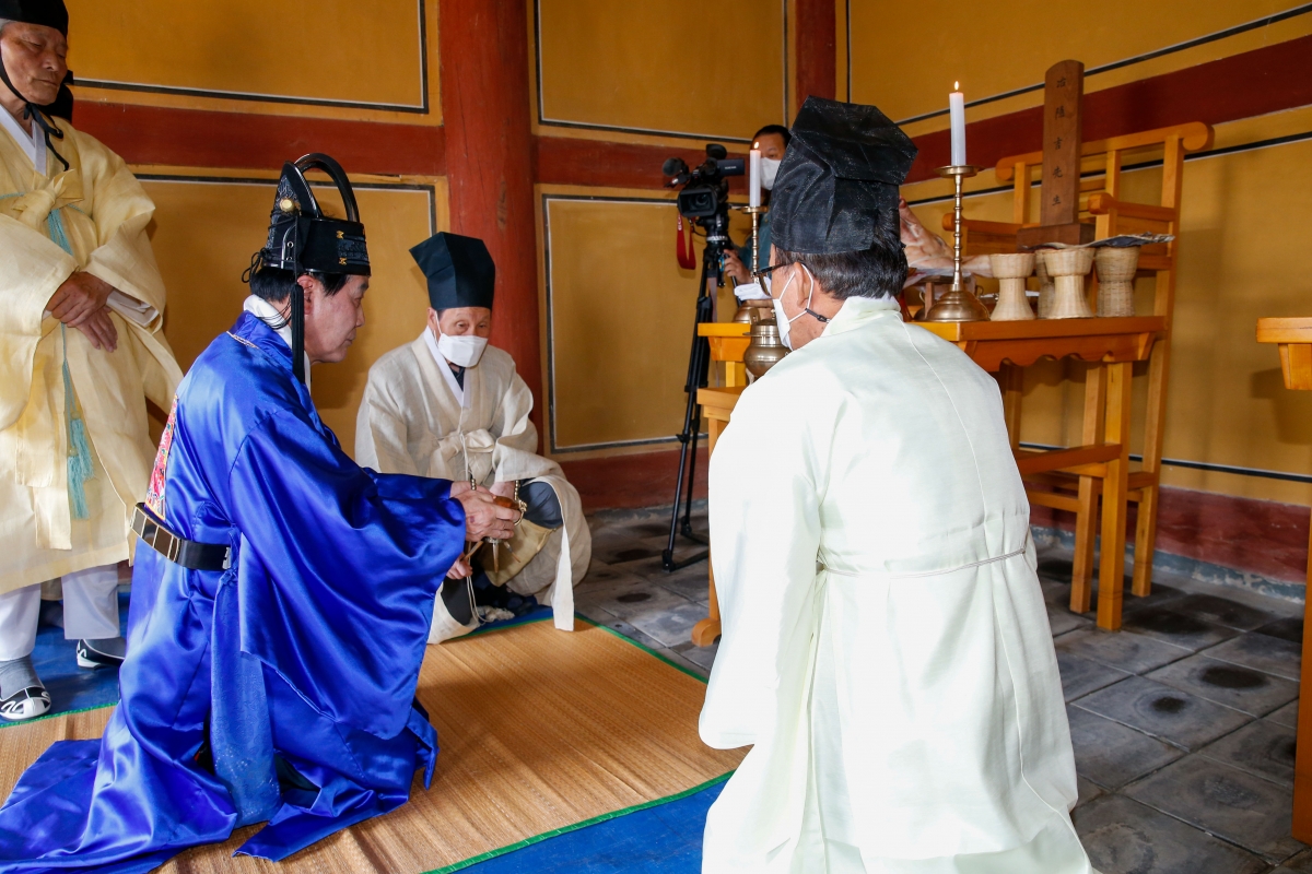 20221001-030[_P7U4885-1-금오서원 추계향사.jpg