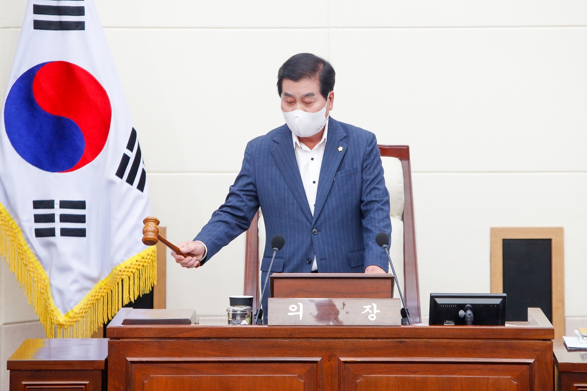 20221018-004[_P7U6961-제262회 임시회 제1차 본회의시 안주찬 의장 회의주재.JPG
