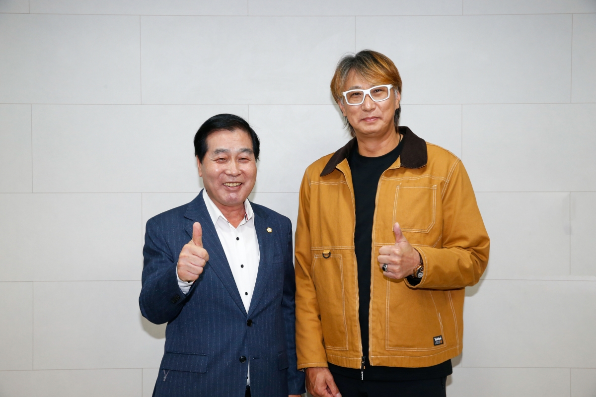 20221018-065[_P7U7169-1-이상렬 전프로배구 선수일행 의장실 방문.jpg