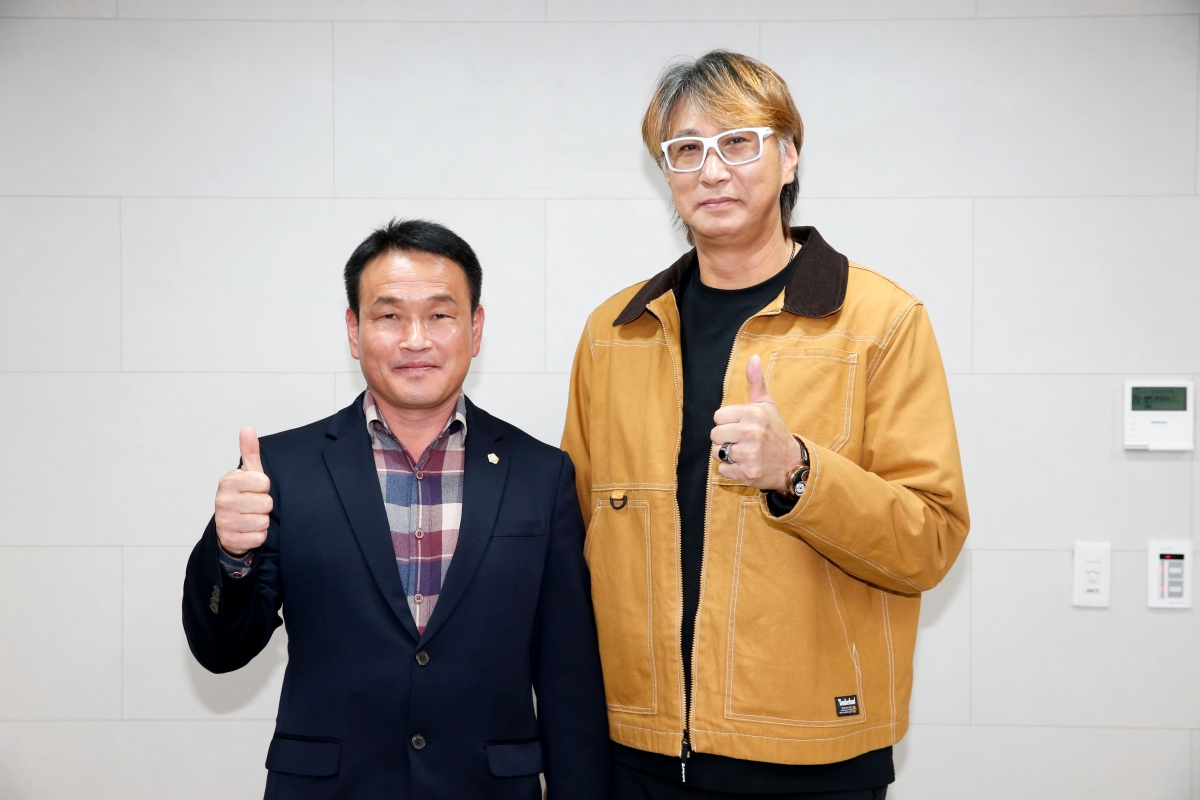 20221018-067[_P7U7172-1-이상렬 전프로배구 선수일행 의장실 방문.jpg
