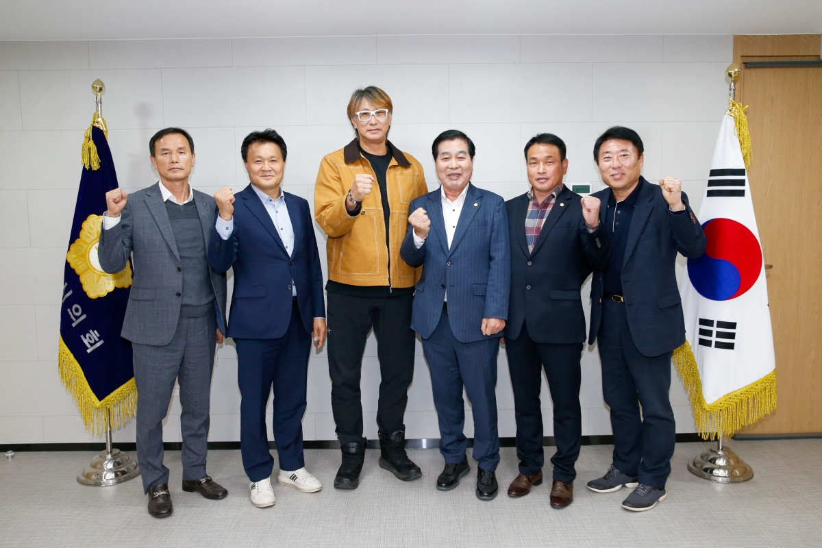 20221018-064[_P7U7164-1-이상렬 전프로배구 선수일행 의장실 방문.jpg