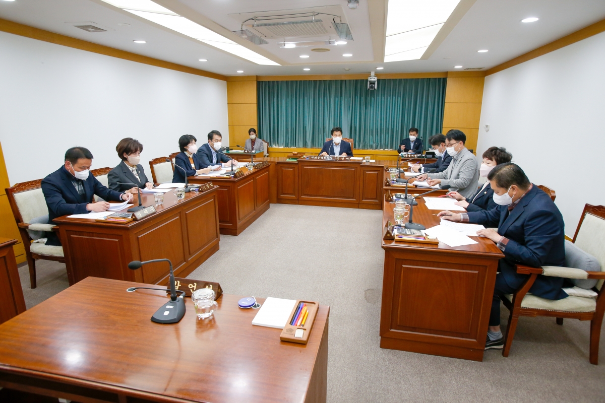20221019-002[_P7U7196-제262회 임시회시 의회운영위원회 회의규칙안 심사활동.JPG