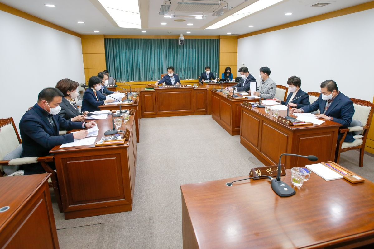20221019-001[_P7U7192-제262회 임시회시 의회운영위원회 회의규칙안 심사활동.JPG