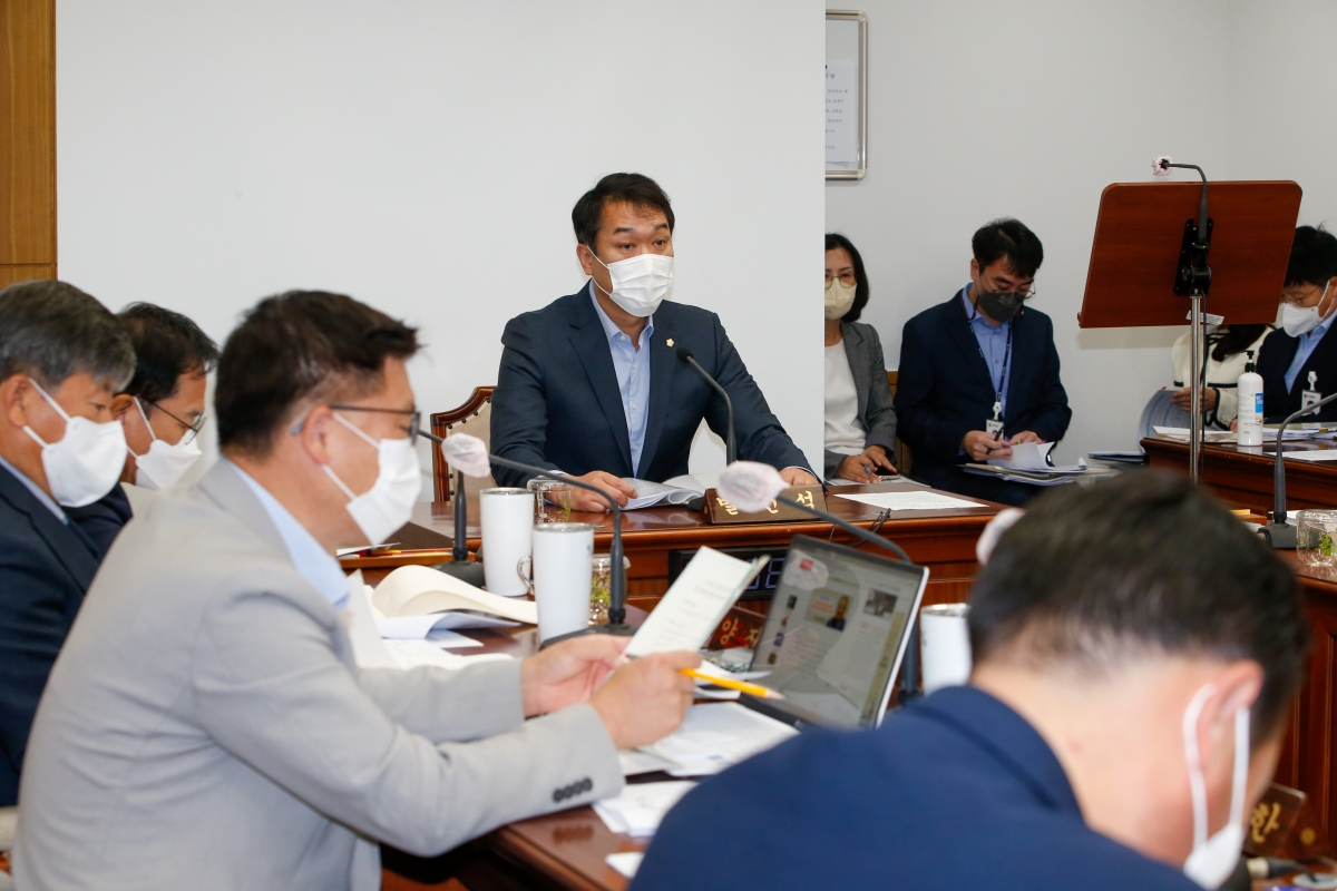 20221019-022[_P7U7246-제262회 임시회시 기획행정위원회 조례안 심사활동.JPG