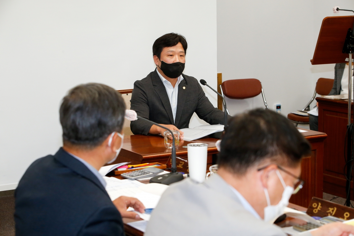 20221019-026[_P7U7261-제262회 임시회시 기획행정위원회 조례안 심사활동.JPG