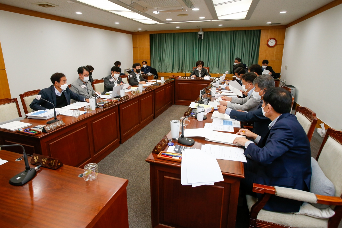 20221019-013[_P7U7253-제262회 임시회시 기획행정위원회 조례안 심사활동.JPG