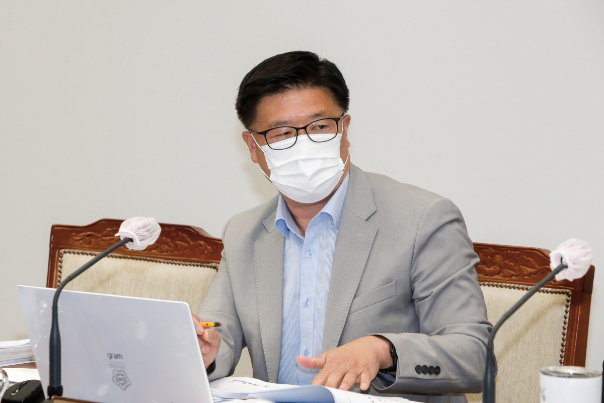 20221019-037[_P7U7385-제262회 임시회시 기획행정위원회 조례안 심사활동.JPG