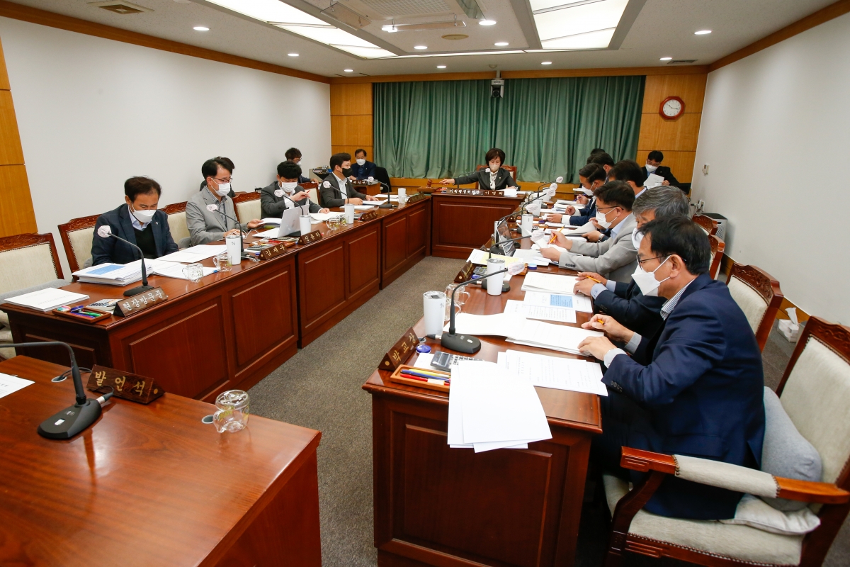 20221019-014[_P7U7255-제262회 임시회시 기획행정위원회 조례안 심사활동.JPG