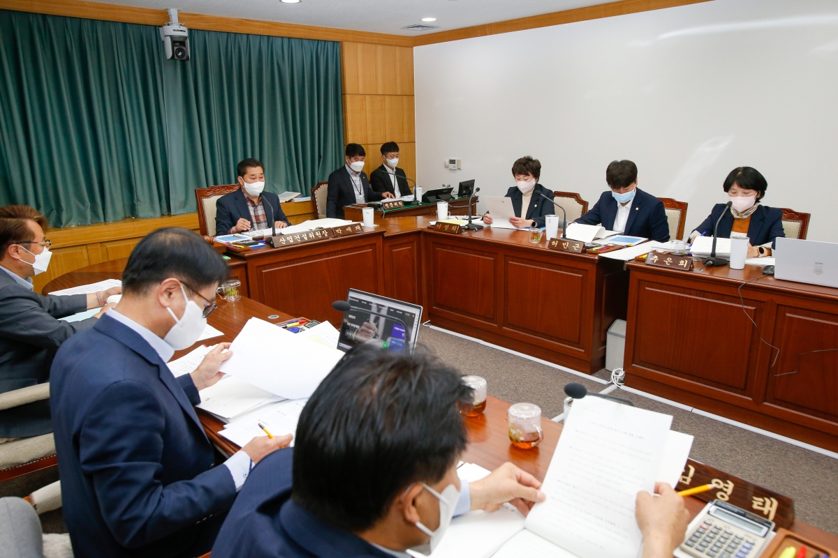 20221019-054[_P7U7306-제262회 임시회시 산업건설위원회 조례안 심사활동.JPG