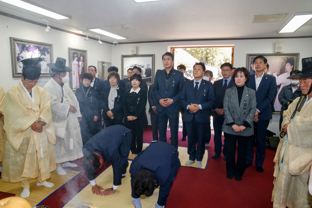 20221026-042[_P7U8677-박정희 대통령 43주기 추모제 및 추도식.JPG