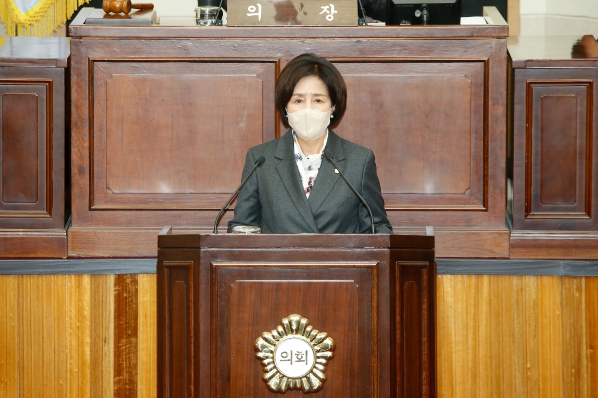 20221027-009[_P7U8830-제262회 임시회 제2차 본회의시 이명희 기획행정위원장 상임위원회 활동결과보고.JPG