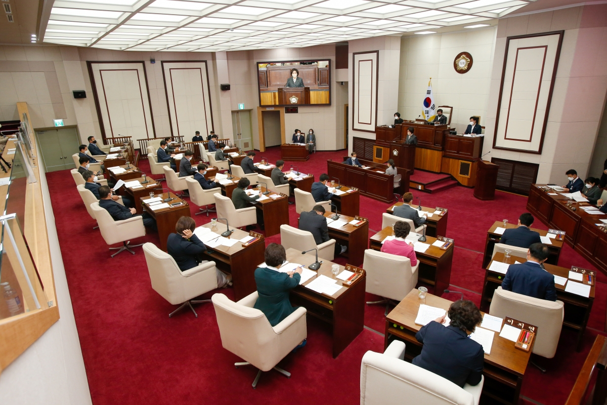 20221027-014[_P7U8844-제262회 임시회 제2차 본회의시 이명희 기획행정위원장 상임위원회 활동결과보고.JPG