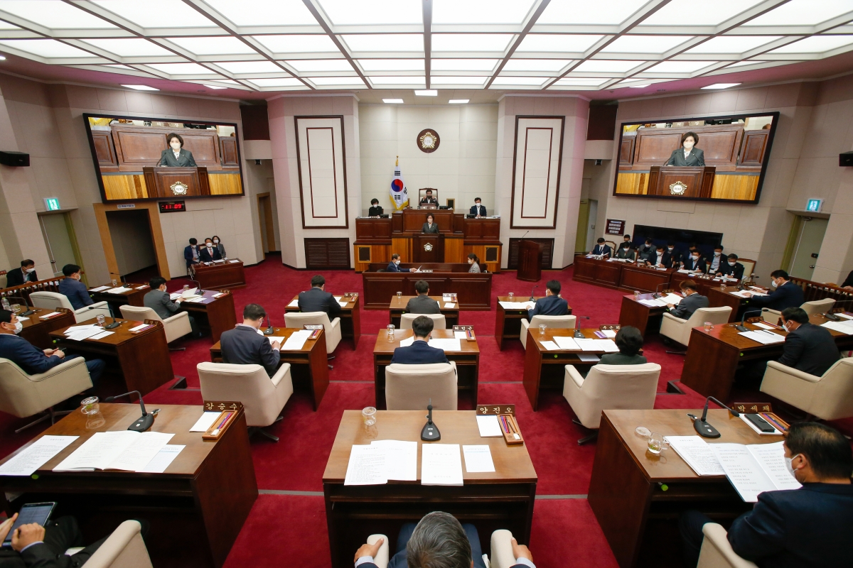 20221027-013[_P7U8840-제262회 임시회 제2차 본회의시 이명희 기획행정위원장 상임위원회 활동결과보고.JPG