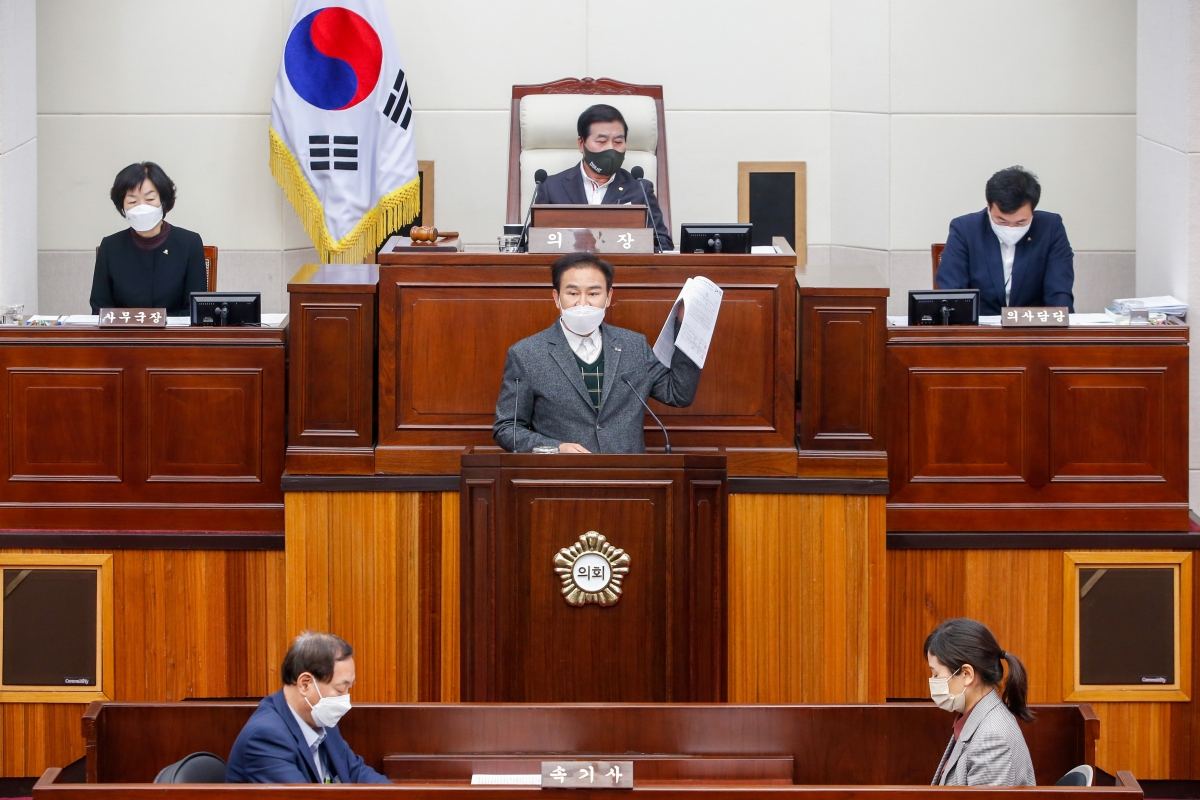 20221027-028[_P7U8903-제262회 임시회 제2차 본회의시 김재우 의원 2022년도 공유재산 관리계획안(수시-3차) 관련 반대토론.JPG