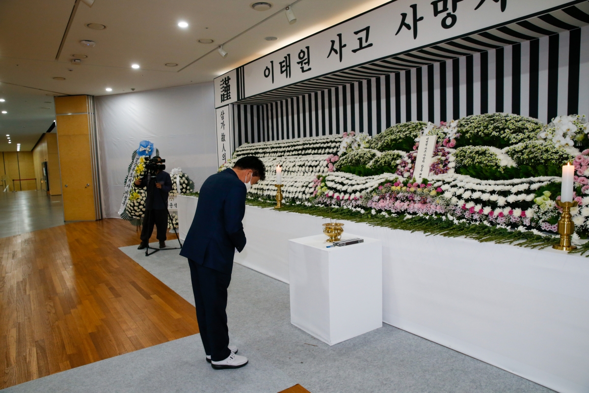 20221104-026[_P7U0052-이태원 사고 사망자 도민분향소 조문.JPG