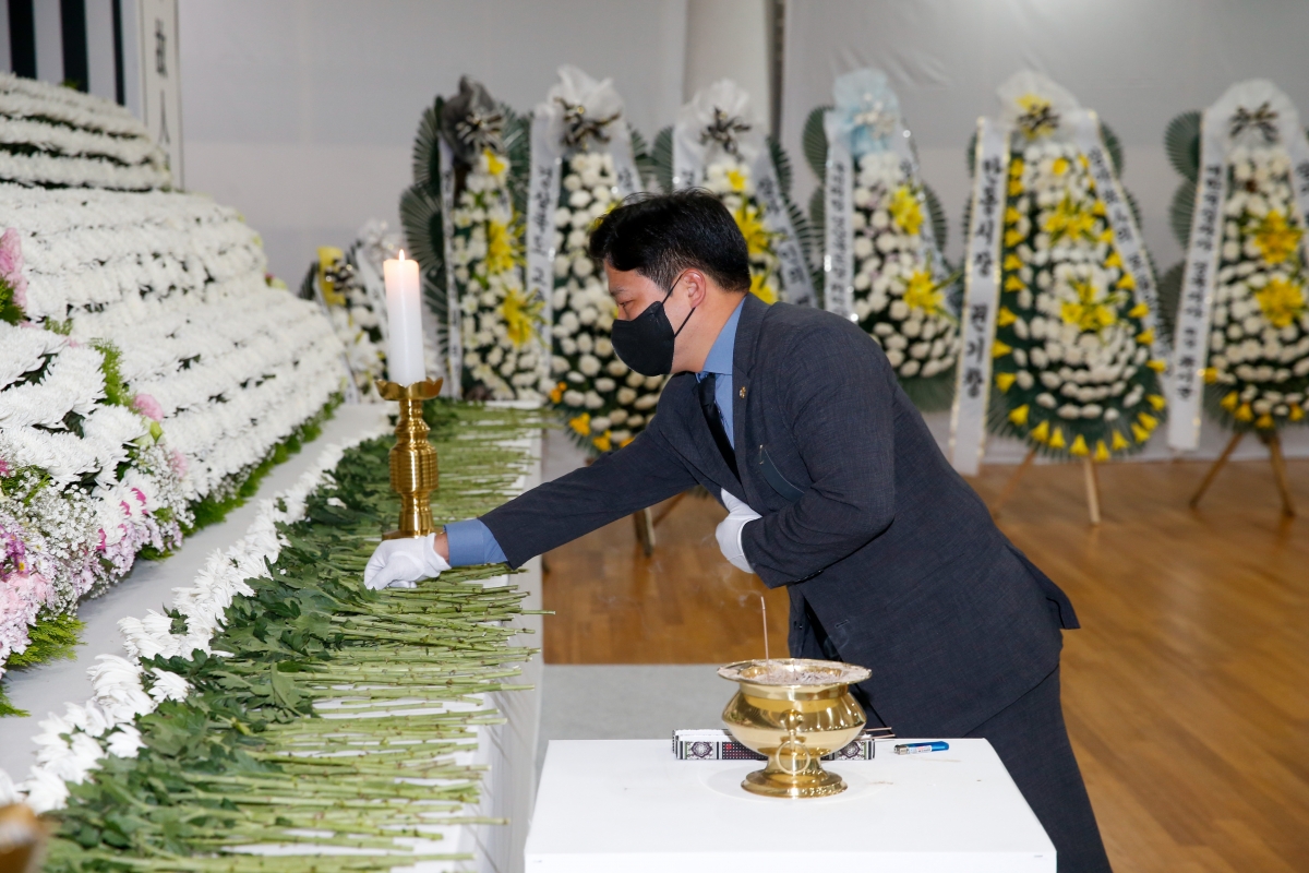 20221104-018[_P7U0032-이태원 사고 사망자 도민분향소 조문.JPG
