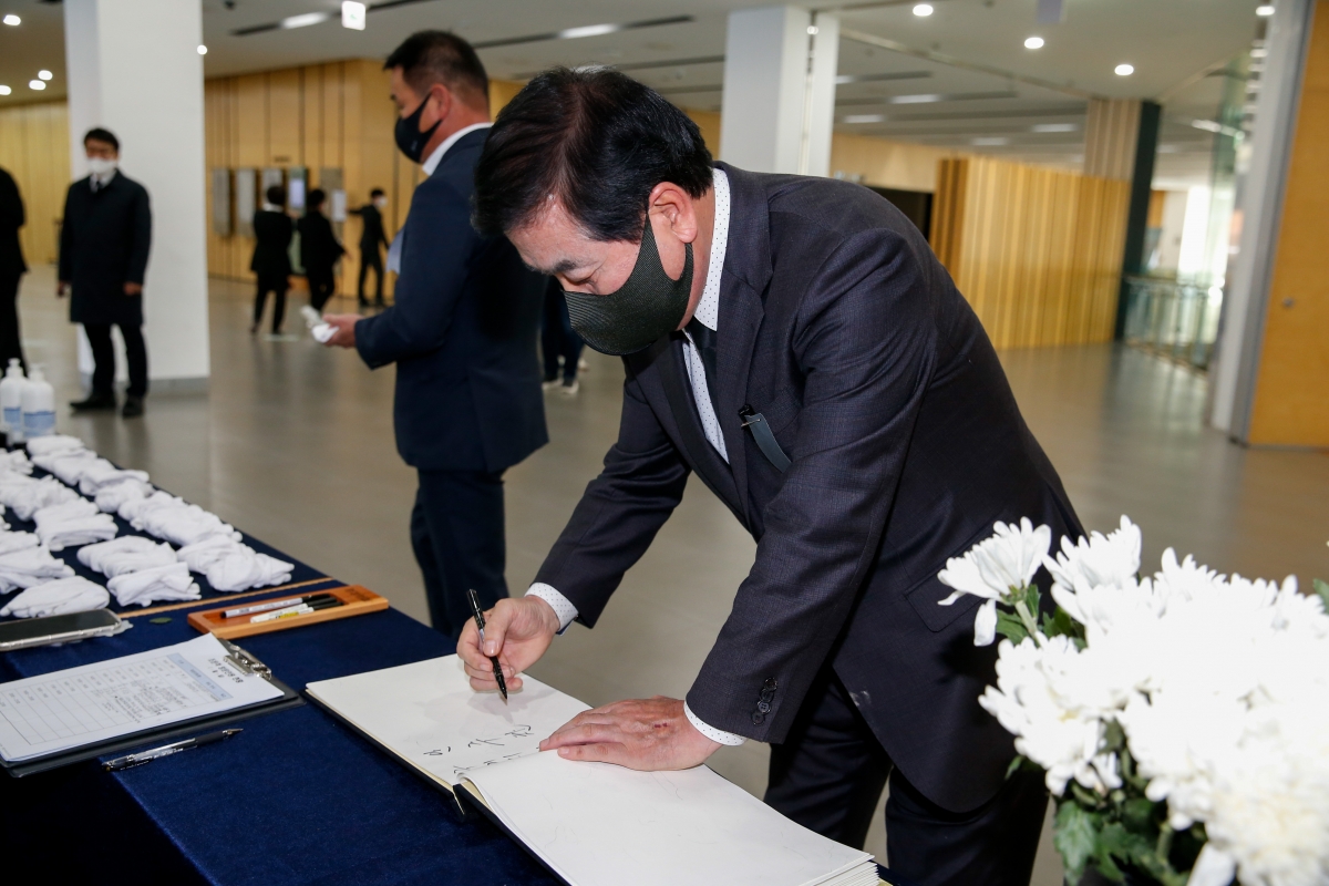 20221104-027[_P7U0054-이태원 사고 사망자 도민분향소 조문.jpg