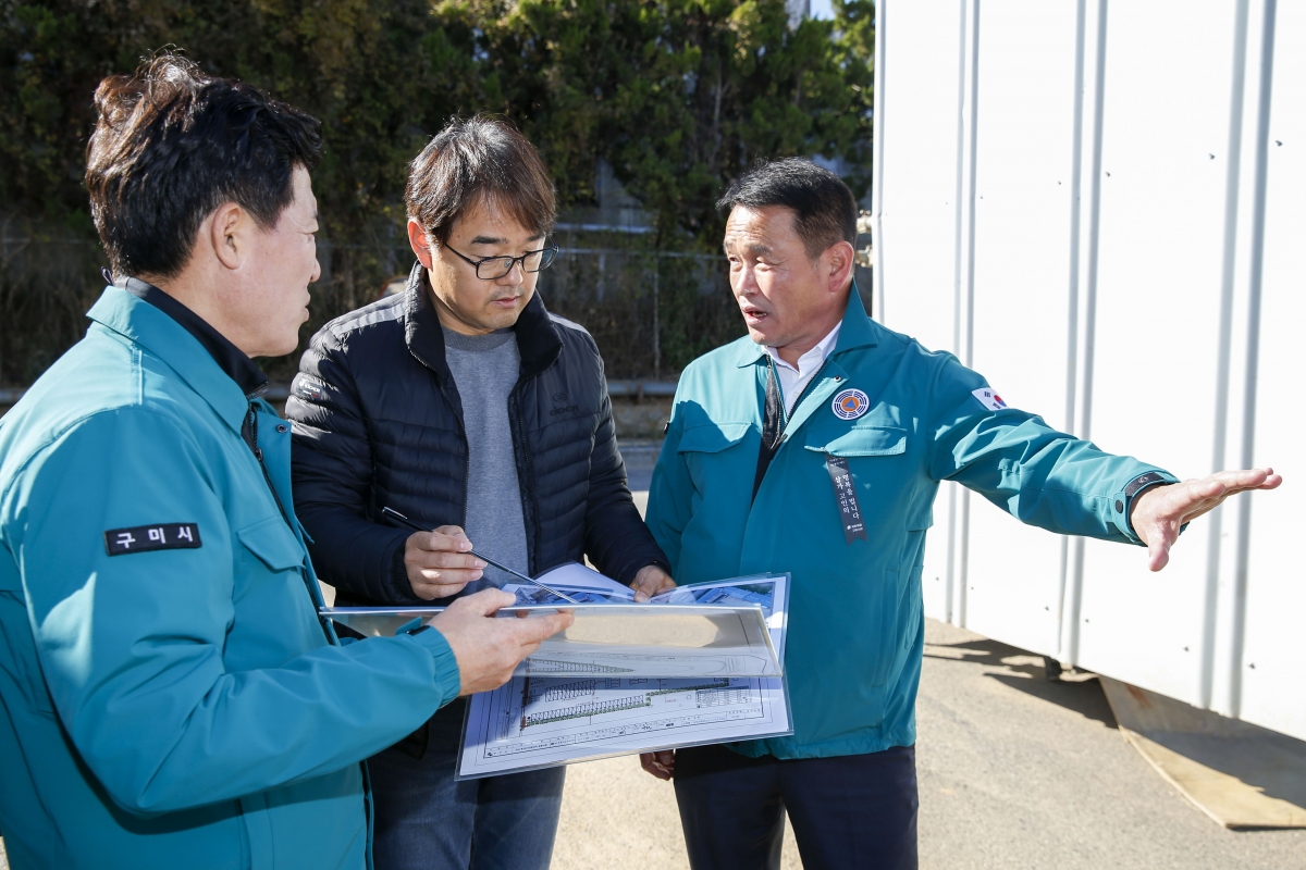 20221105-048[_P7U0196-1-장세구 부의장 일행 공단동 주차장 공사 현장방문.jpg