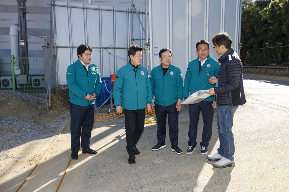 20221105-040[_P7U0180-1-장세구 부의장 일행 공단동 주차장 공사 현장방문.jpg