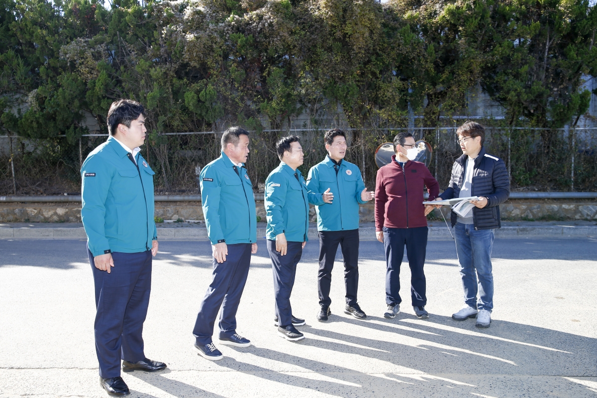 20221105-060[_P7U0219-1-장세구 부의장 일행 공단동 주차장 공사 현장방문.jpg