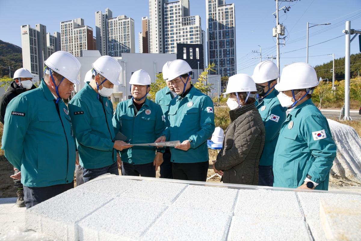 20221105-080[_P7U0249-1-장세구 부의장 일행 사곡오거리 도로확장공사 현장방문.jpg
