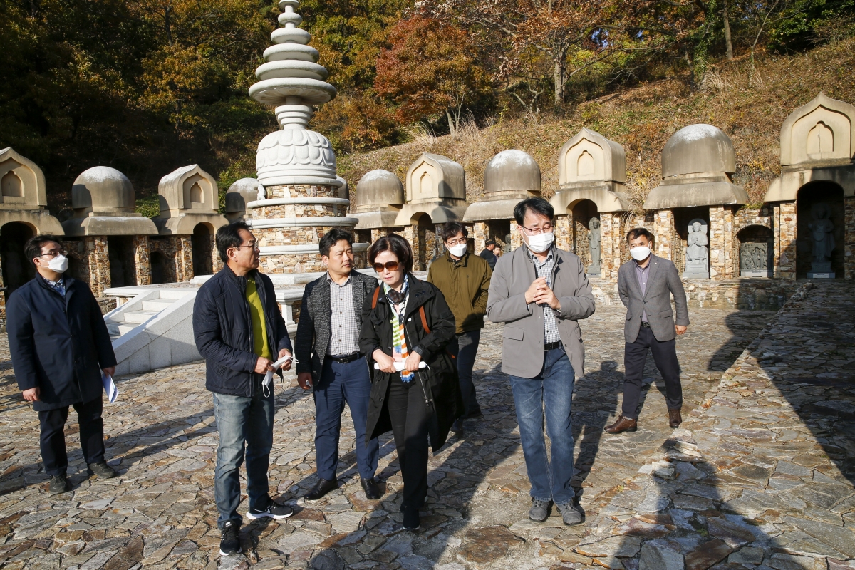 20221108-042[_P7U0566-1-폐회중 기획행정위원회 전남 영광군 백제불교 최초도래지 비교견학.jpg