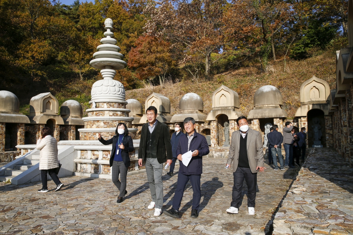 20221108-039[_P7U0558-1-폐회중 기획행정위원회 전남 영광군 백제불교 최초도래지 비교견학.jpg
