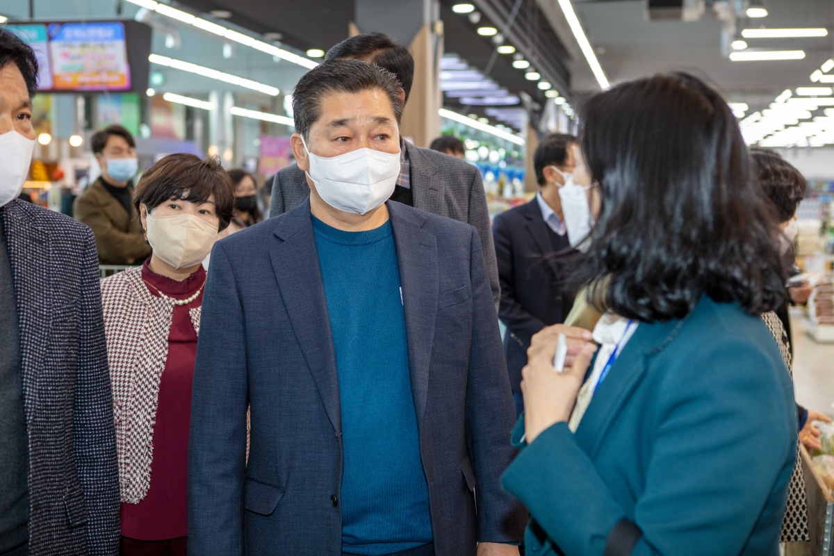 20221109-119[IMG_2801-폐회중 산업건설위원회 경남 김해시 농산물종합유통센터 비교견학.JPG