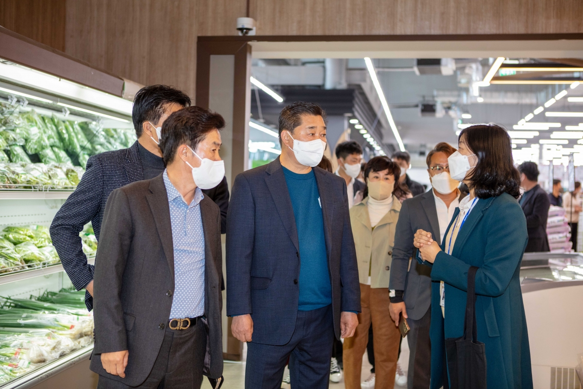 20221109-121[IMG_2804-폐회중 산업건설위원회 경남 김해시 농산물종합유통센터 비교견학.JPG