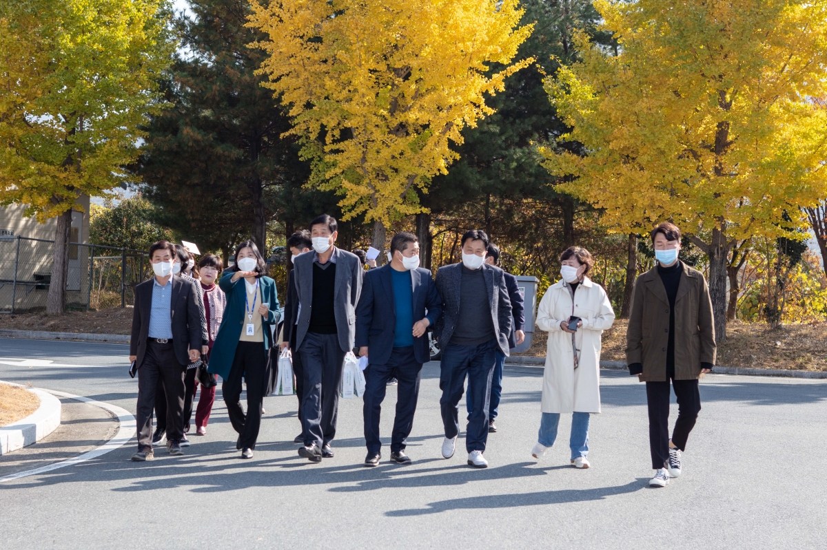 20221109-117[IMG_2798-폐회중 산업건설위원회 경남 김해시 농산물종합유통센터 비교견학.JPG