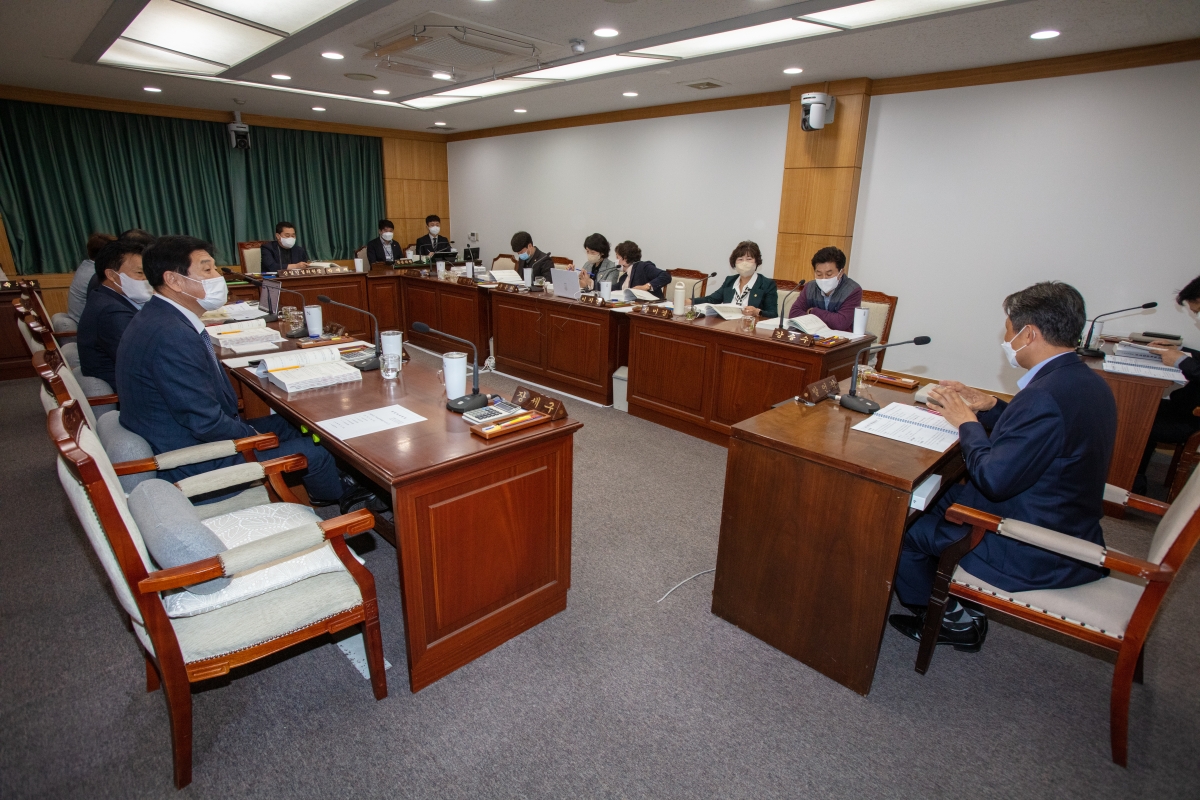 20221024-010[IMG_2765-제262회 임시회시 산업건설위원회 2023년도 주요업무계획안 보고.JPG