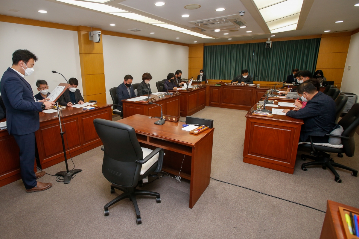 20221117-001[_P7U1504-폐회중 의회운영위원회 활동.JPG
