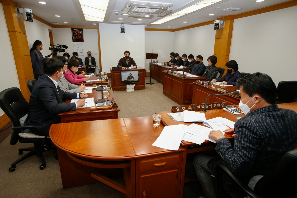 20221117-006[_P7U1521-폐회중 의회운영위원회 활동.JPG