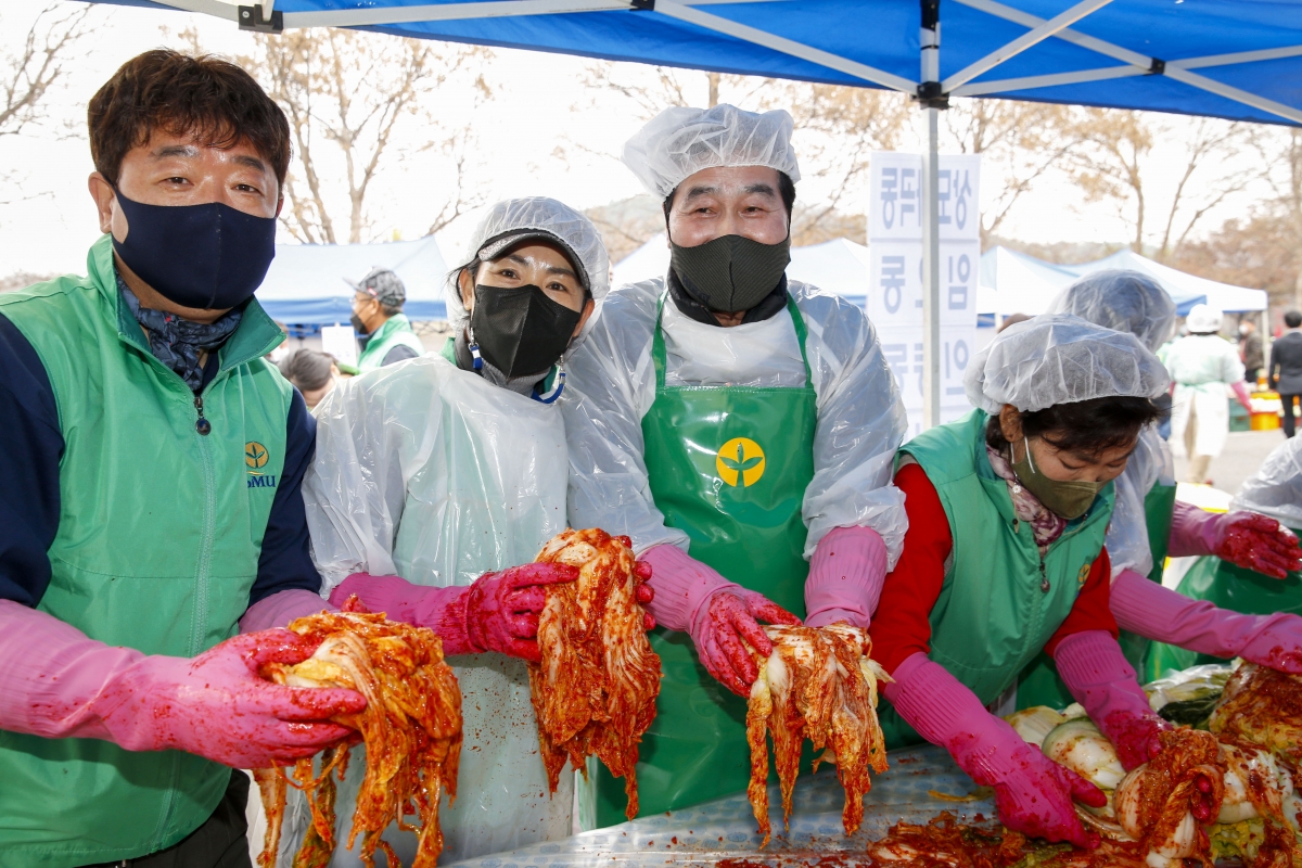 20221122-071[_P7U2195-1-2022 사랑의 김장담그기 행사.jpg