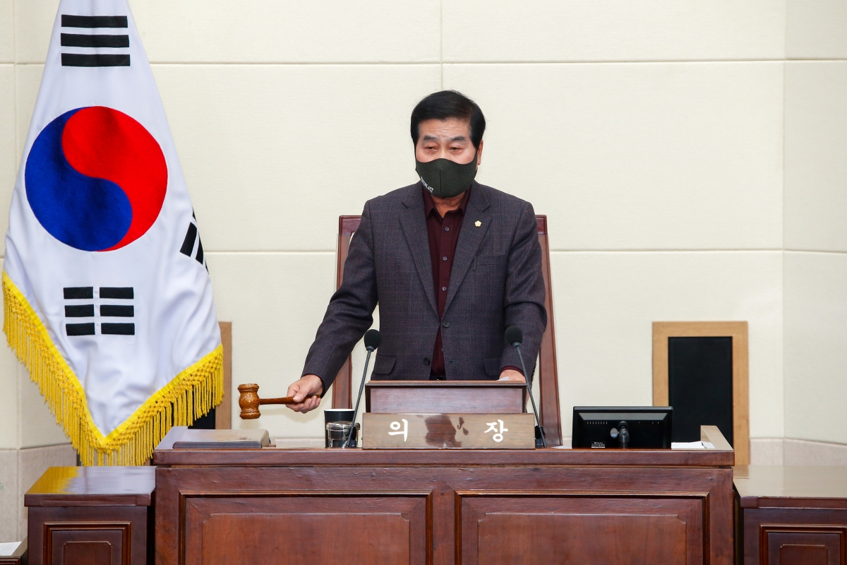 20221125-027[_P7U2719-제263회 구미시의회 제2차 정례회 제1차 본회의시 안주찬 의장 회의주재.JPG