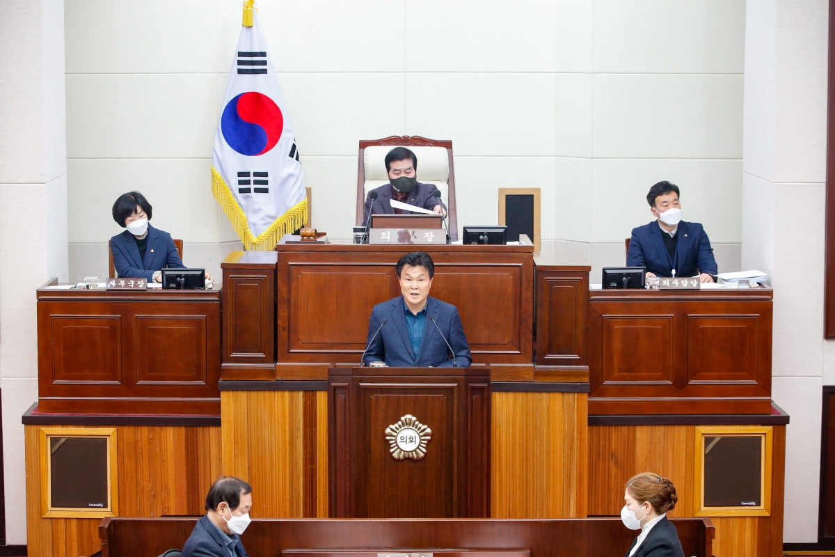 20221125-035[_P7U2757-제263회 구미시의회 제2차 정례회 제1차 본회의시 김영태 의회운영위원장 예산결산특별위원회 구성결의안 제안설명.JPG