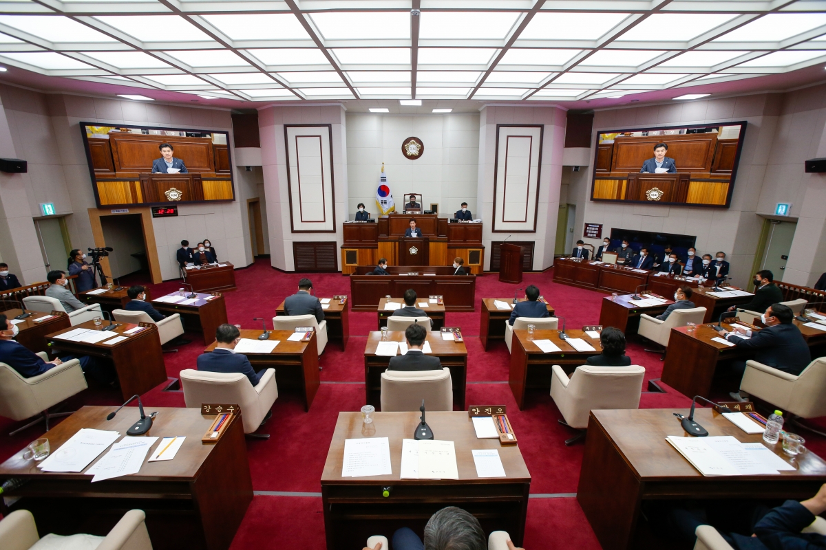 20221125-049[_P7U2801-제263회 구미시의회 제2차 정례회 제1차 본회의시 예산결산특별위원장에 호선된 강승수 의원 인사.JPG