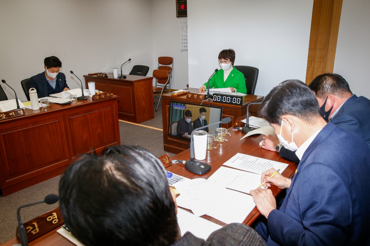 20221128-038[_P7U3052-제263회 구미시의회 제2차 정례회시 산업건설위원회 조례안 심사활동.JPG
