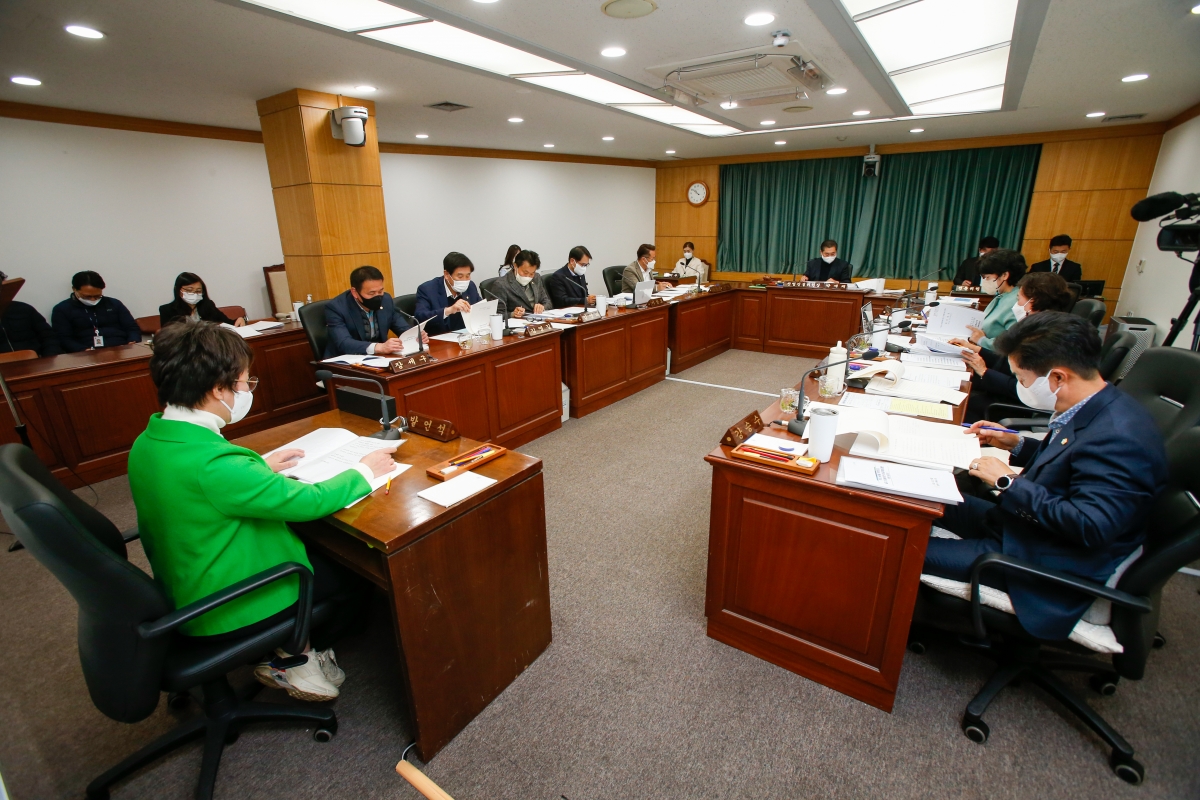 20221128-026[_P7U3047-제263회 구미시의회 제2차 정례회시 산업건설위원회 조례안 심사활동.JPG