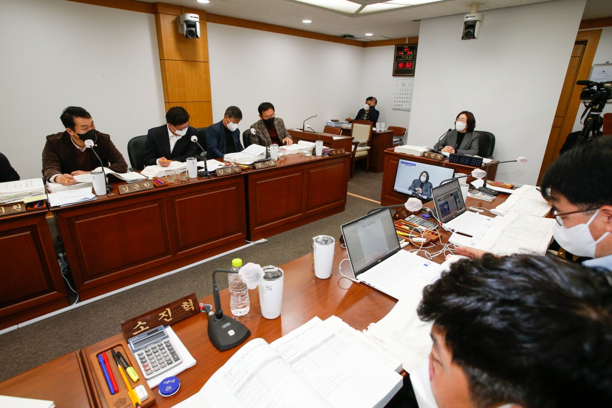 20221129-021[_P7U3207-제263회 구미시의회 제2차 정례회시 기획행정위원회 2023년도 예산안 및 기금운용계획안 예비심사활동.JPG