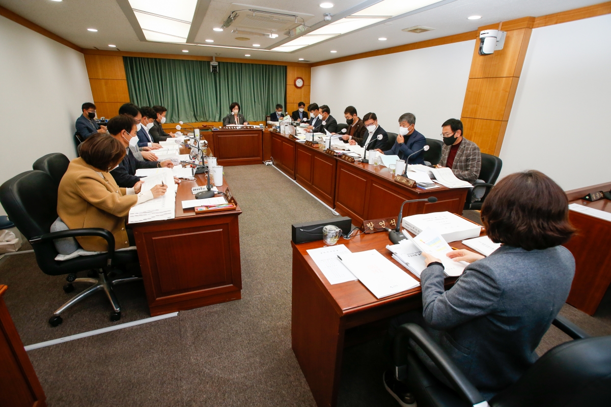 20221129-013[_P7U3148-제263회 구미시의회 제2차 정례회시 기획행정위원회 2023년도 예산안 및 기금운용계획안 예비심사활동.JPG