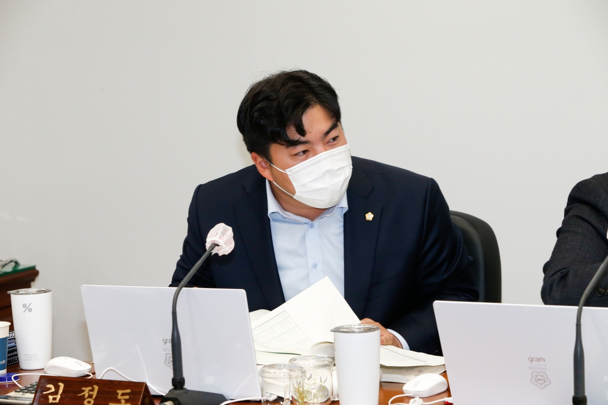20221129-029[_P7U3197-제263회 구미시의회 제2차 정례회시 기획행정위원회 2023년도 예산안 및 기금운용계획안 예비심사활동.JPG