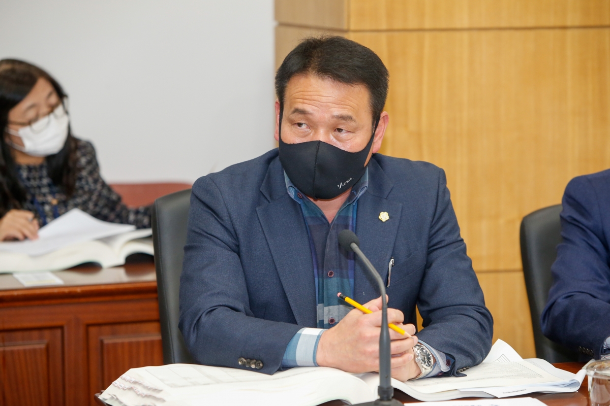 20221129-057[_P7U3266-제263회 구미시의회 제2차 정례회시 산업건설위원회 2023년도 예산안 및 기금운용계획안 예비심사활동.JPG