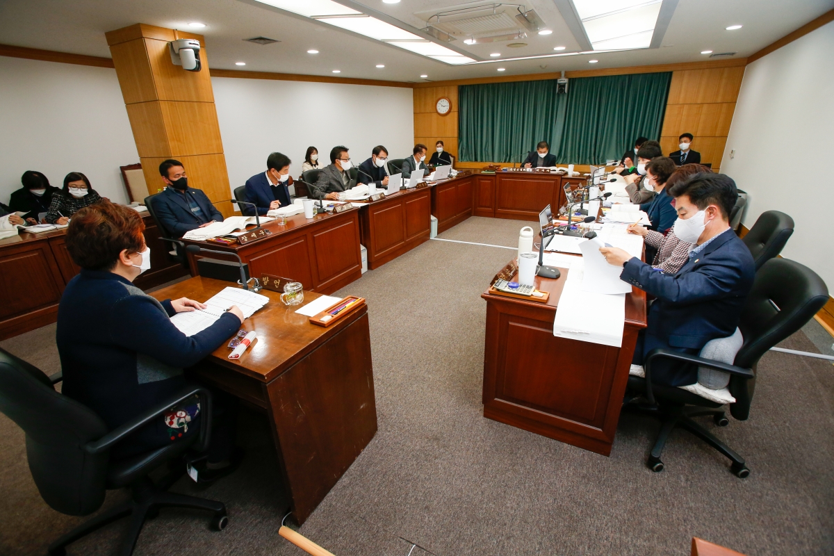 20221129-042[_P7U3172-제263회 구미시의회 제2차 정례회시 산업건설위원회 2023년도 예산안 및 기금운용계획안 예비심사활동.JPG
