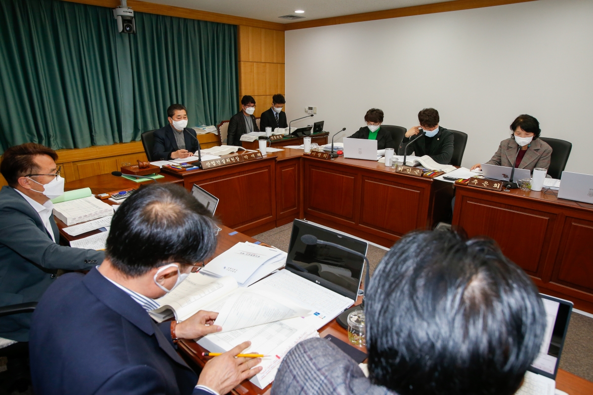 20221129-047[_P7U3236-제263회 구미시의회 제2차 정례회시 산업건설위원회 2023년도 예산안 및 기금운용계획안 예비심사활동.JPG