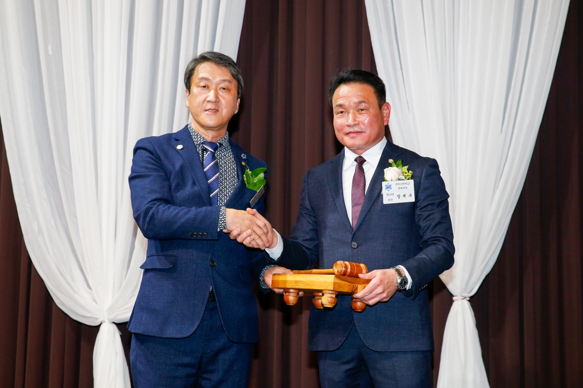20221203-042[_P7U4252-구미고등학교 총동창회회장  이·취임식 및 송년의 밤.JPG