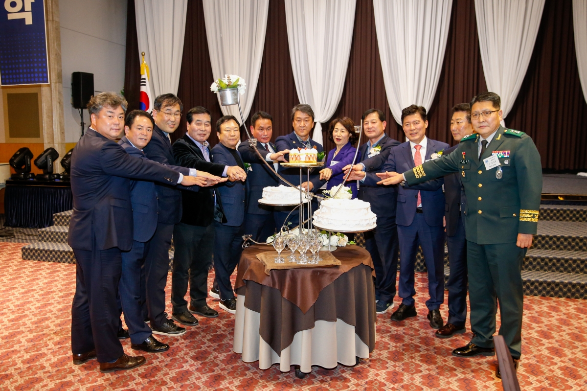 20221203-065[_P7U4312-구미고등학교 총동창회회장  이·취임식 및 송년의 밤.JPG