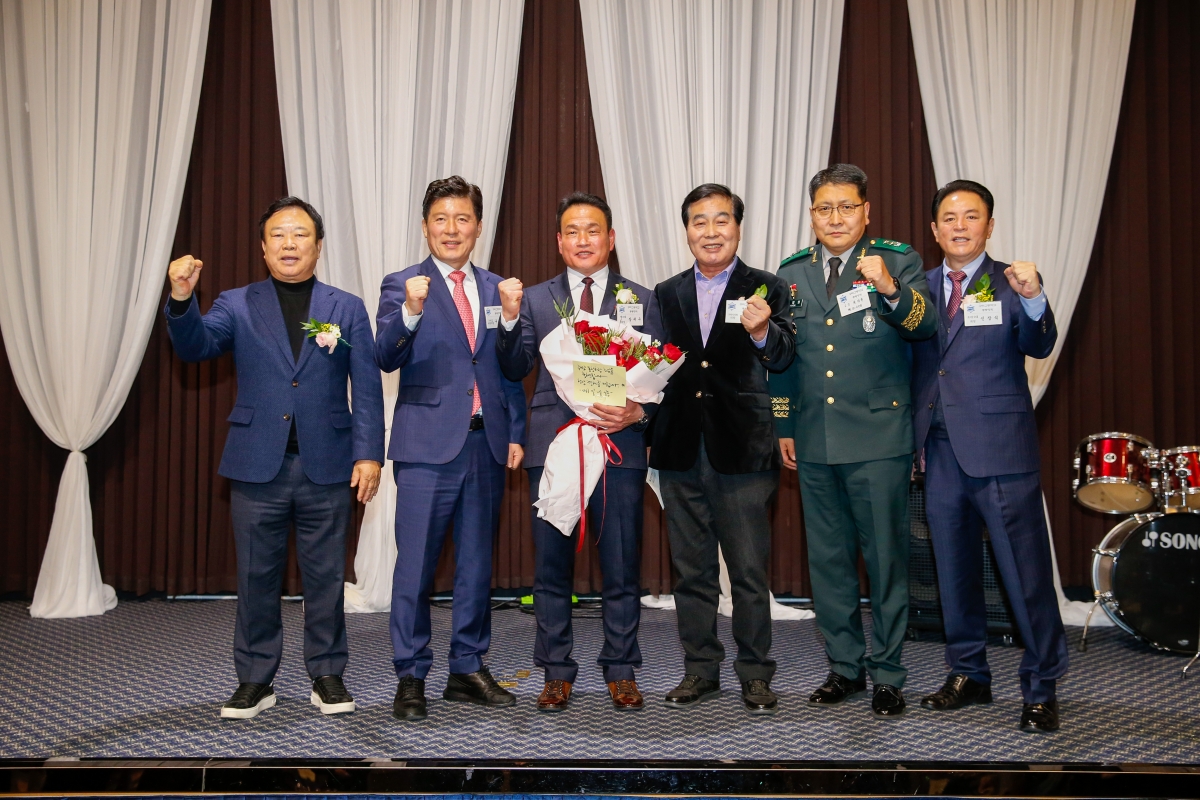 20221203-073[_P7U4330-구미고등학교 총동창회회장  이·취임식 및 송년의 밤.JPG