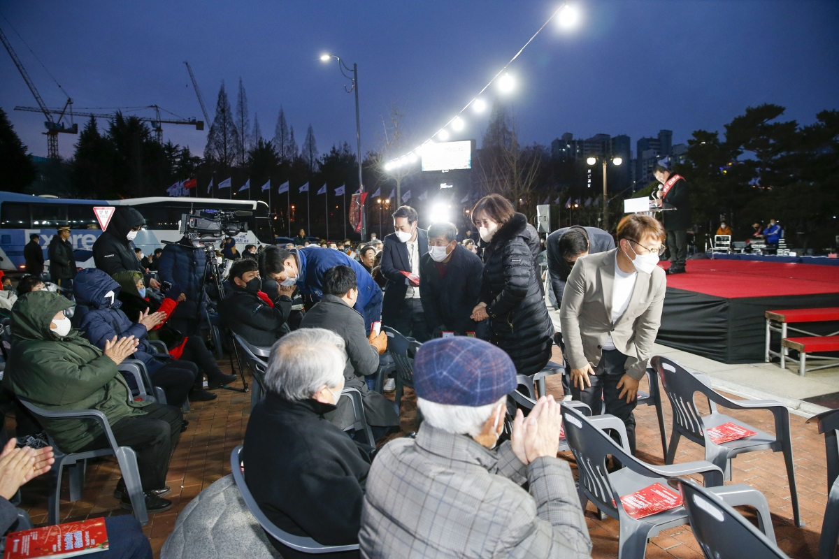 20221204-005[_P7U4343-1-2022 구미시민과 함께하는 성탄트리 점등식.jpg